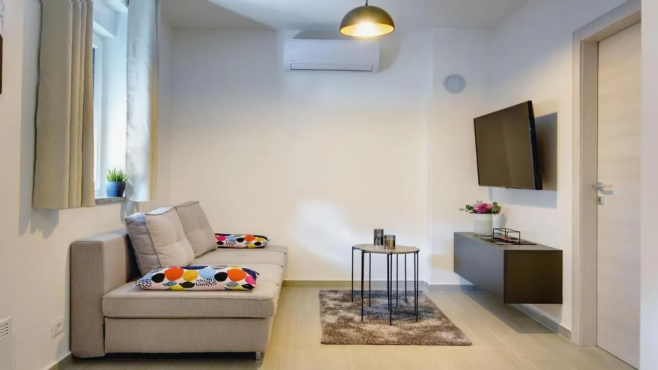 Exclusive Pula City Apartments 0*,